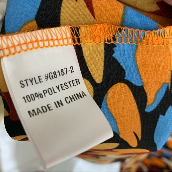 Jodifl tunic top size:small (oversized). Short sleeve, v-neck, tropical print. - Picture 6 of 6